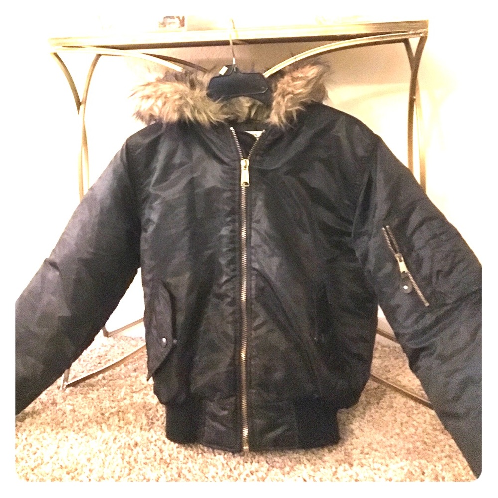 Winter jacket  w/hoodie ☃️
